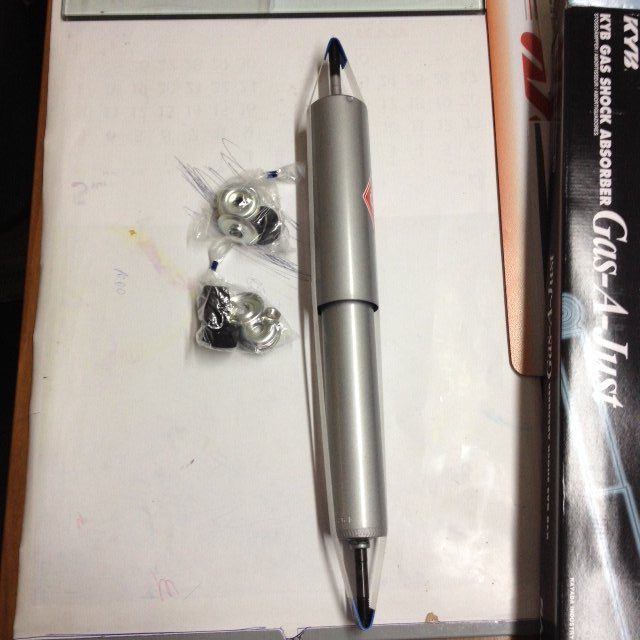 AMMORTIZZATORE ANTERIORE TOYOTA I - Autoricambi4x4