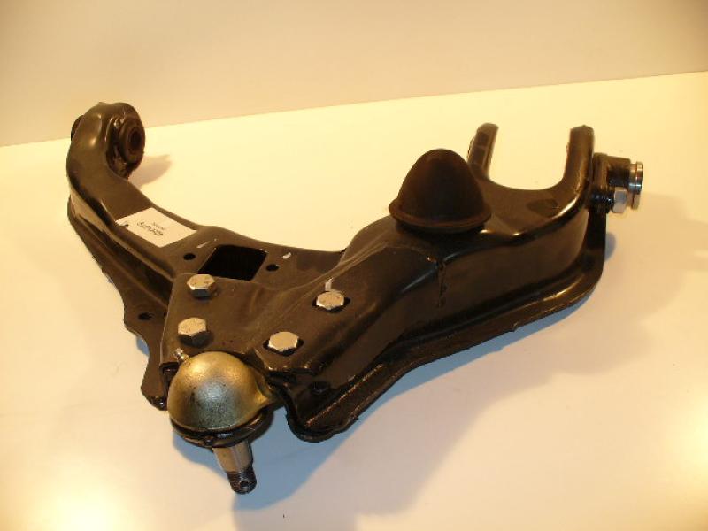 BRACCIO OSCILLANTE SOSPENSIONE RUOTA ANTERIORE INFERIORE SINISTRO MITSUBISHI PAJERO I/ L200 (K24 - K34)/ HYUNDAI GALLOPER II - Autoricambi4x4
