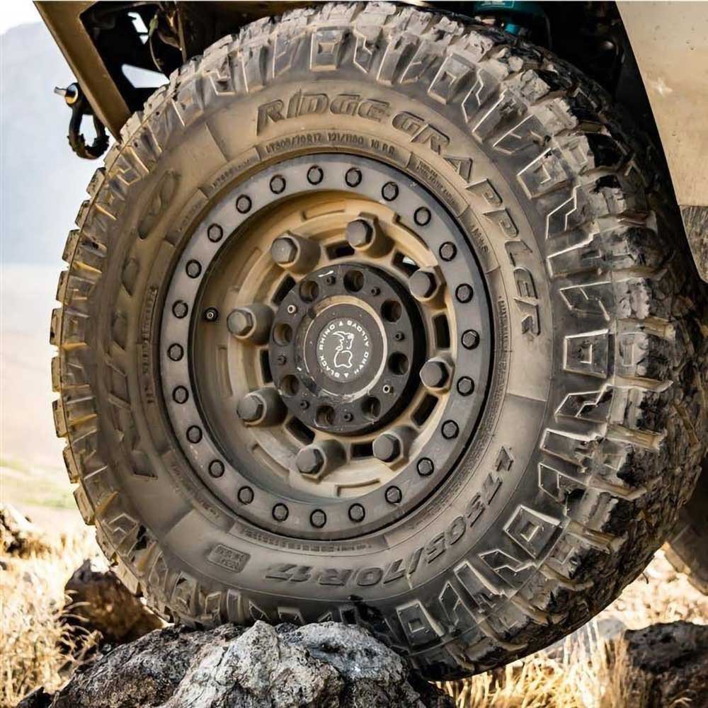 Cerchio in lega Desert/Matte Black Garrison Beadlock Black Rhino - Autoricambi4x4