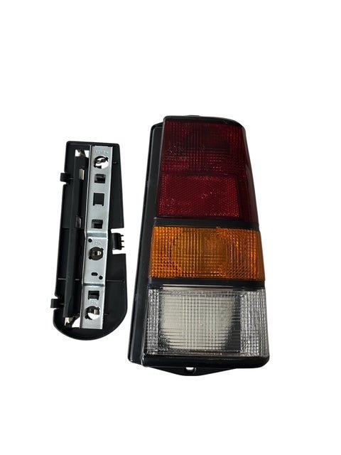 FANALE POSTERIORE DESTRO FIAT PANDA (141) DAL 1986 AL 2003 COMPLETO DI PORTA LAMPADA - Autoricambi4x4