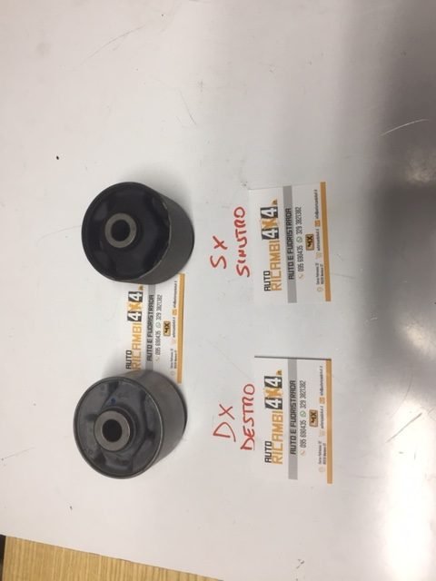 KIT SILENTBLOCK/SUPPORTI ASTA DIFFERENZIALE POSTERIORE DESTRO E SINISTRO MITSUBISHI PAJERO 2.5 - 3.2 3517A027=MR554075 - Autoricambi4x4