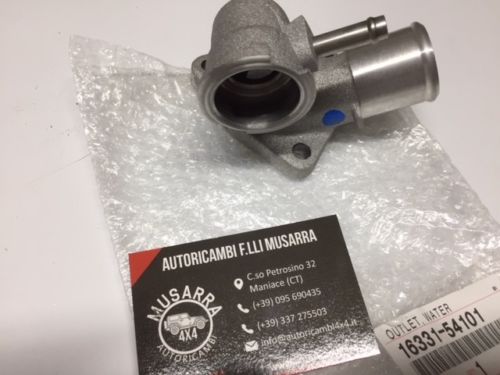 MANICOTTO ACQUA / BOCCHETTONE SUPERIORE VALVOLA TERMOSTATICA ACQUA RAFFREDDAMENTO MOTORE TOYOTA (ORIGINALE) - Autoricambi4x4