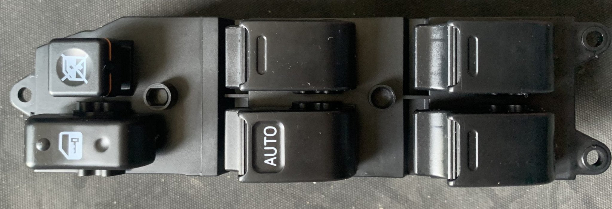 PULSANTIERA/ INTERRUTTORE ALZACRISTALLI TOYOTA LAND CRUISER 90 fino al 2002/ HILUX dal 1997 al 2005/ YARIS dal 1999 al 2005 (lato guida) - Autoricambi4x4