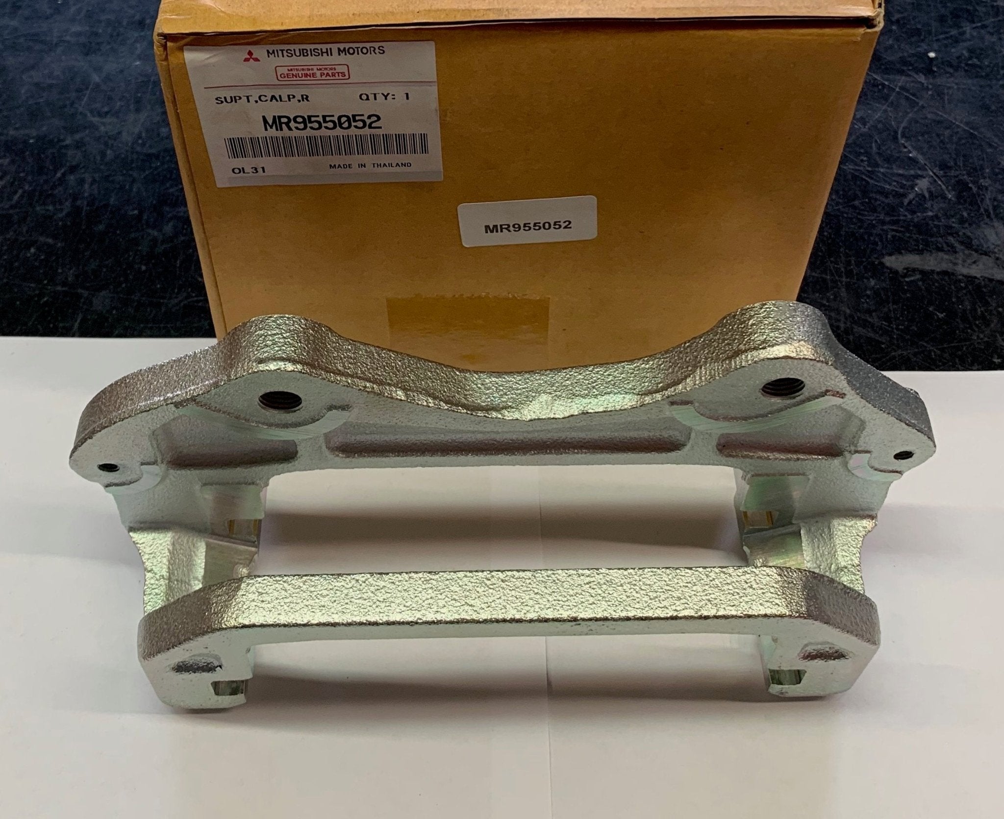 SUPPORTO PINZA FRENO POSTERIORE DESTRO MITSUBISHI L200 (ORIGINALE) - Autoricambi4x4