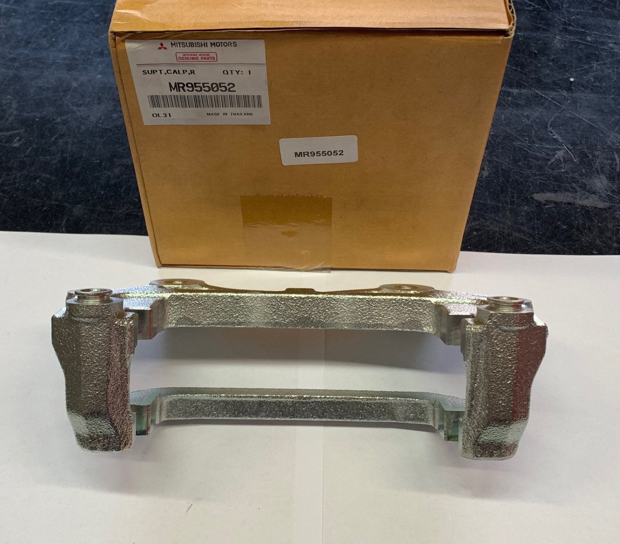 Supporto Pinza Freno Posteriore Destro Mitsubishi L200 (Originale) - Autoricambi4x4 - vista 3