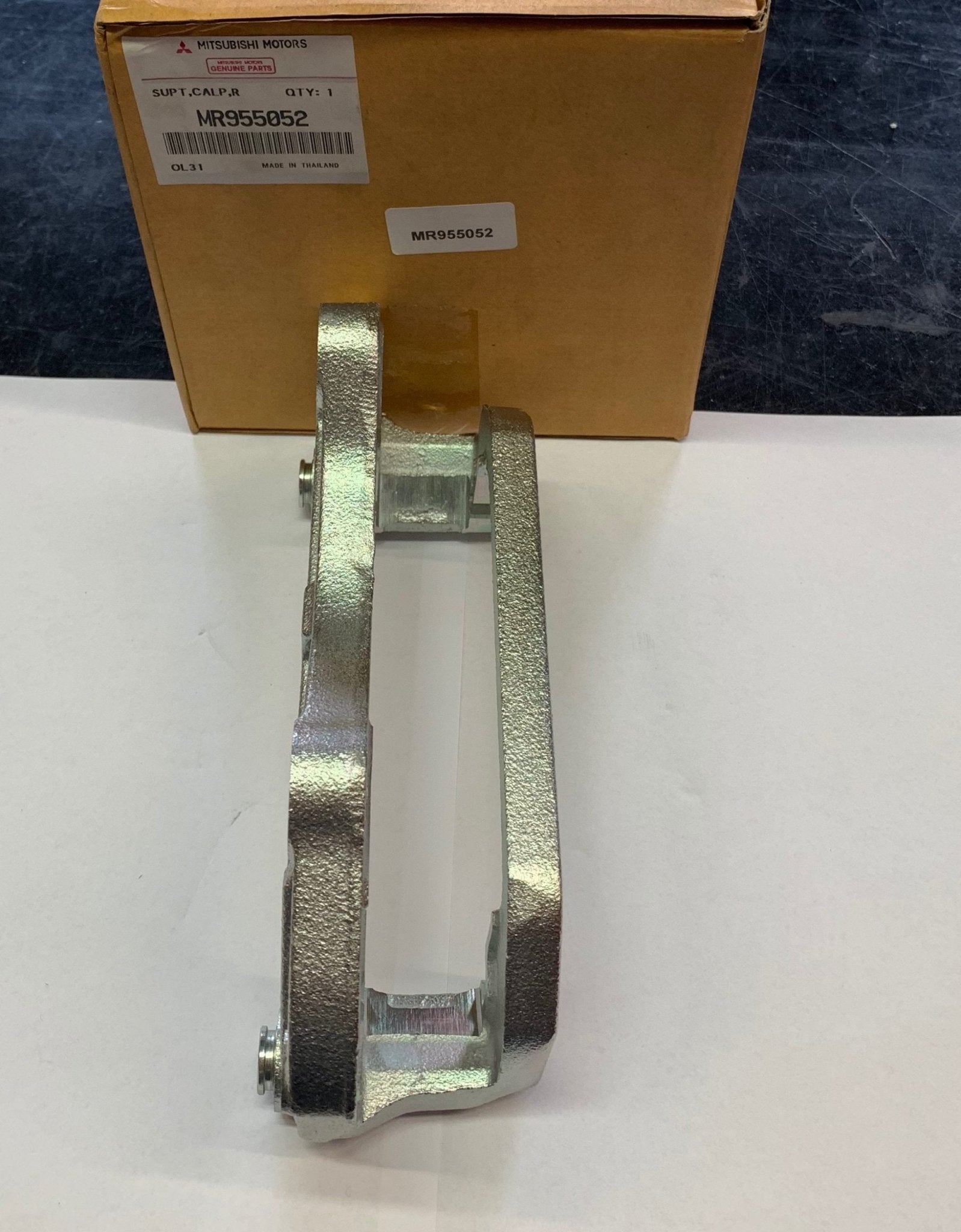 Supporto Pinza Freno Posteriore Destro Mitsubishi L200 (Originale) - Autoricambi4x4 - vista 4