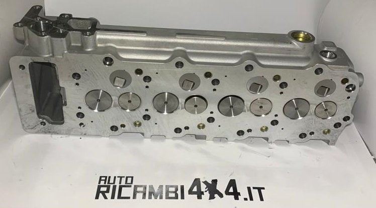Testata motore Mitsubishi Pajero 2.8 TD - dettaglio valvole - Autoricambi4x4
