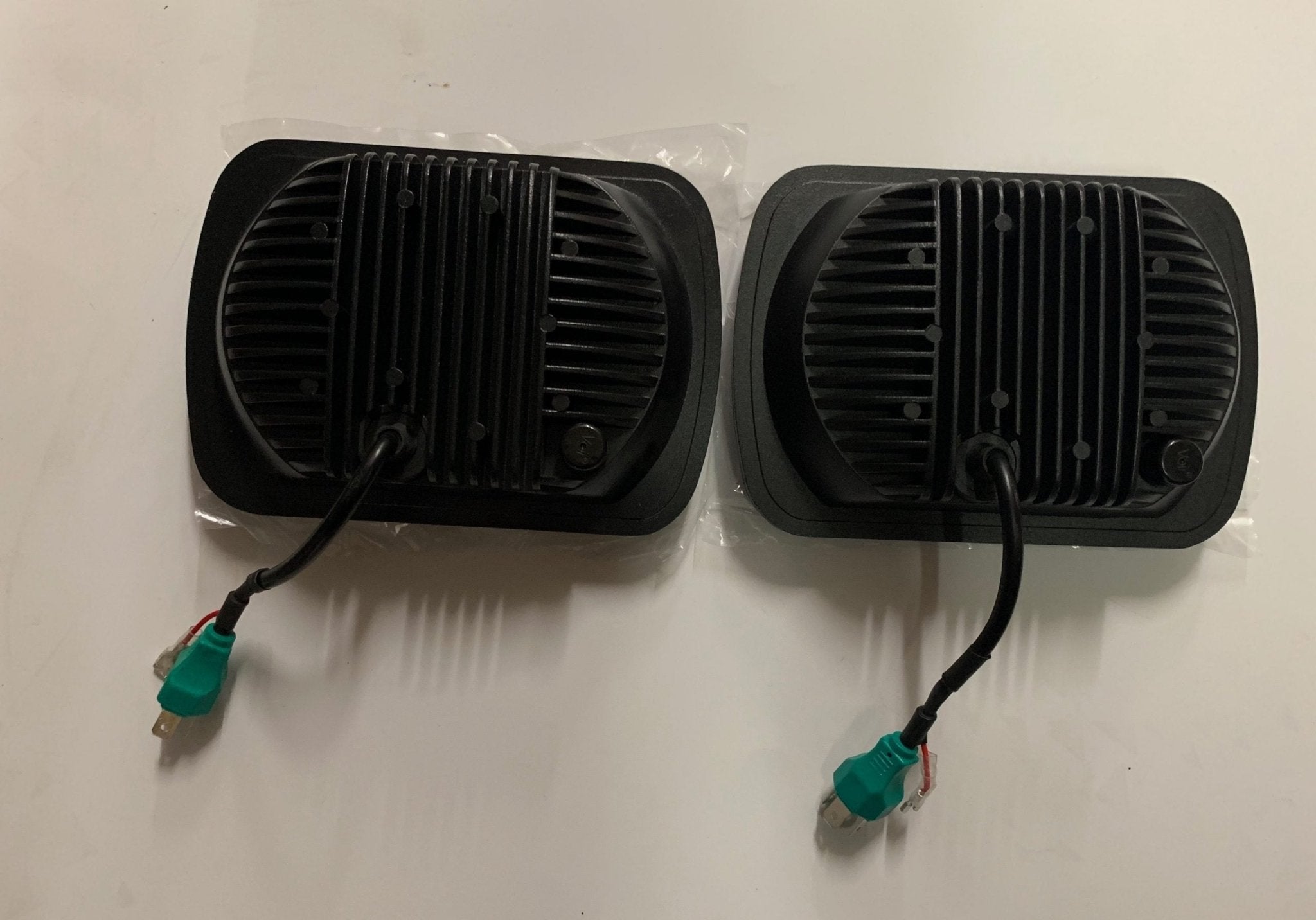 COPPIA FARI FULL LED 105W RETTANGOLARI PER FUORISTRADA NISSAN - MITSUBISHI - JEEP - TOYOTA - LAND ROVER - SUZUKI - Autoricambi4x4