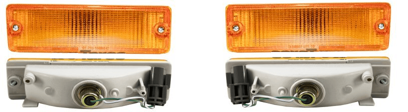 COPPIA FRECCE/ INDICATORI DI DIREZIONE ANTERIORE DESTRO E SINISTRO NISSAN KING CAB D21 DAL 1992 AL 1997 - Autoricambi4x4