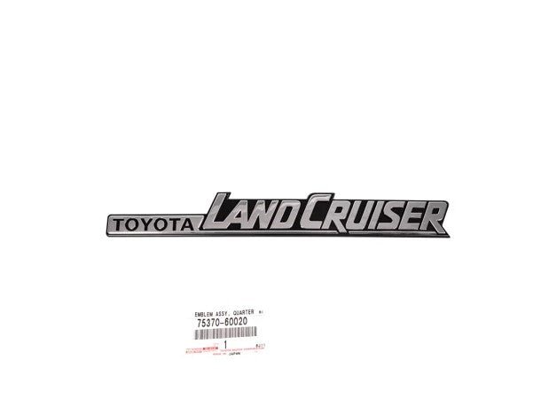 EMBLEMA PARAFANGO ANTERIORE TOYOTA LAND CRUISER (ORIGINALE) - Autoricambi4x4