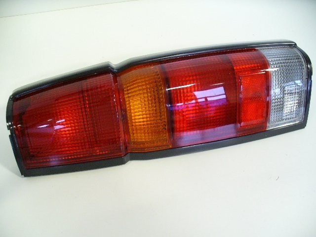 FANALE POSTERIORE DESTRO NISSAN KING CAB (ORIGINALE) 4 luci - Autoricambi4x4