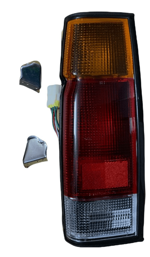 FANALE POSTERIORE SINISTRO NISSAN KING CAB D21 (lunghezza 36cm) - Autoricambi4x4