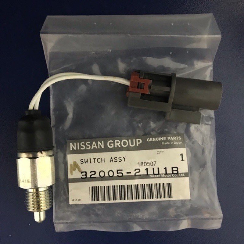 Interruttore/Sensore Retromarcia Nissan Patrol/ Terrano II/ King Cab D22 (Originale) - Autoricambi4x4