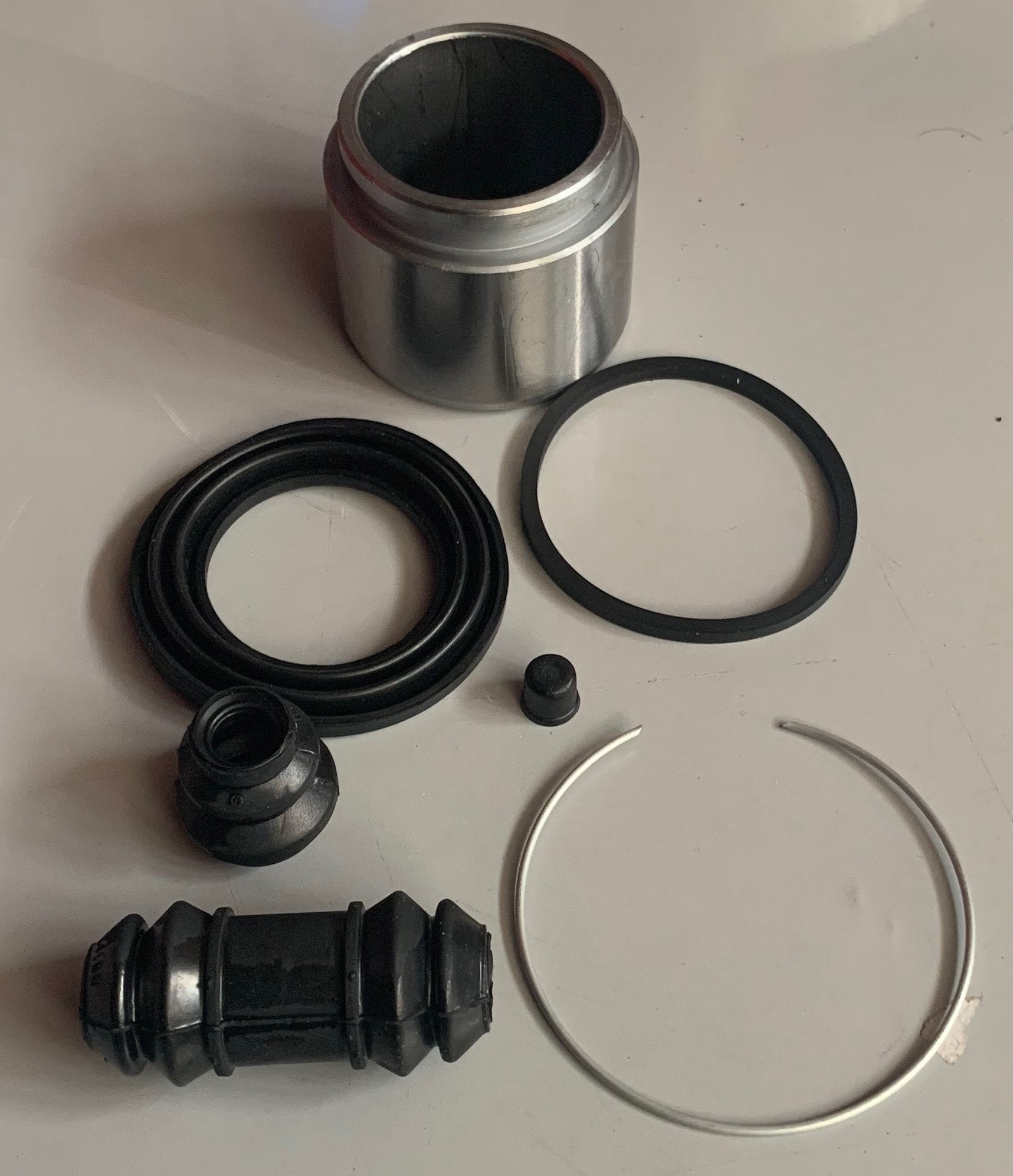 KIT REVISIONE PINZA FRENO ANTERIORE MITSUBISHI PAJERO I / L200 (PISTONE: 57mm) - Autoricambi4x4