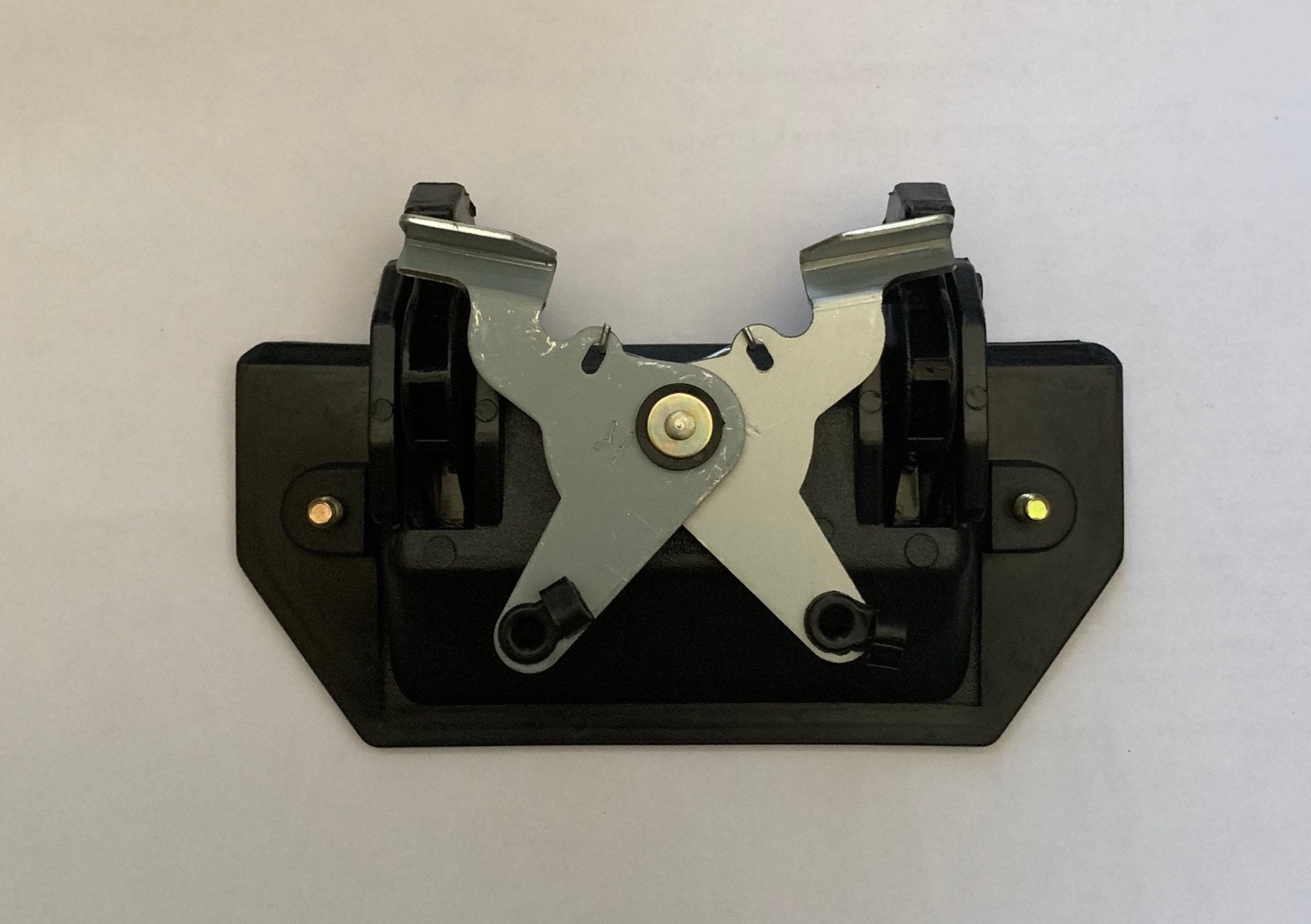 MANIGLIA ESTERNA PORTELLONE POSTERIORE NISSAN KING CAB D21 - D22 DAL 1986 AL 2010 - Autoricambi4x4