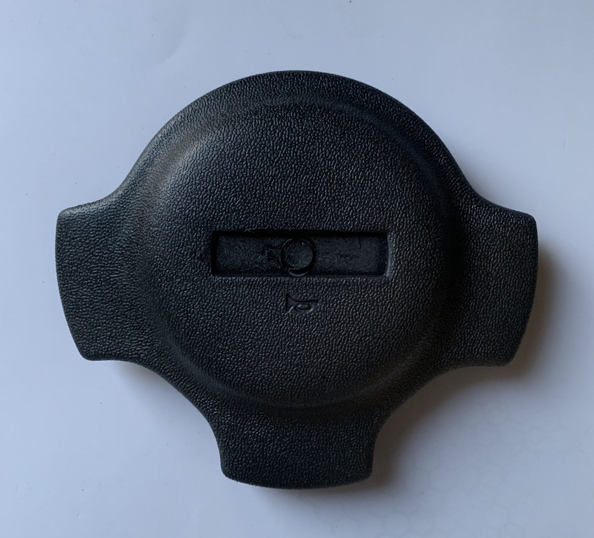 PULSANTE CLACSON/ COPERCHIO CENTRALE VOLANTE SUZUKI SJ410/ SJ413/ SAMURAI/ SANTANA - Autoricambi4x4