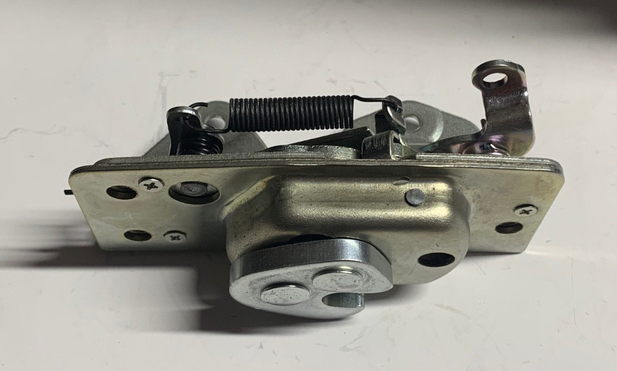 SERRATURA COFANO POSTERIORE SUZUKI (ORIGINALE) - Autoricambi4x4